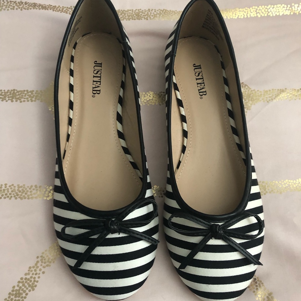 NWOT Black & White striped ballet flats